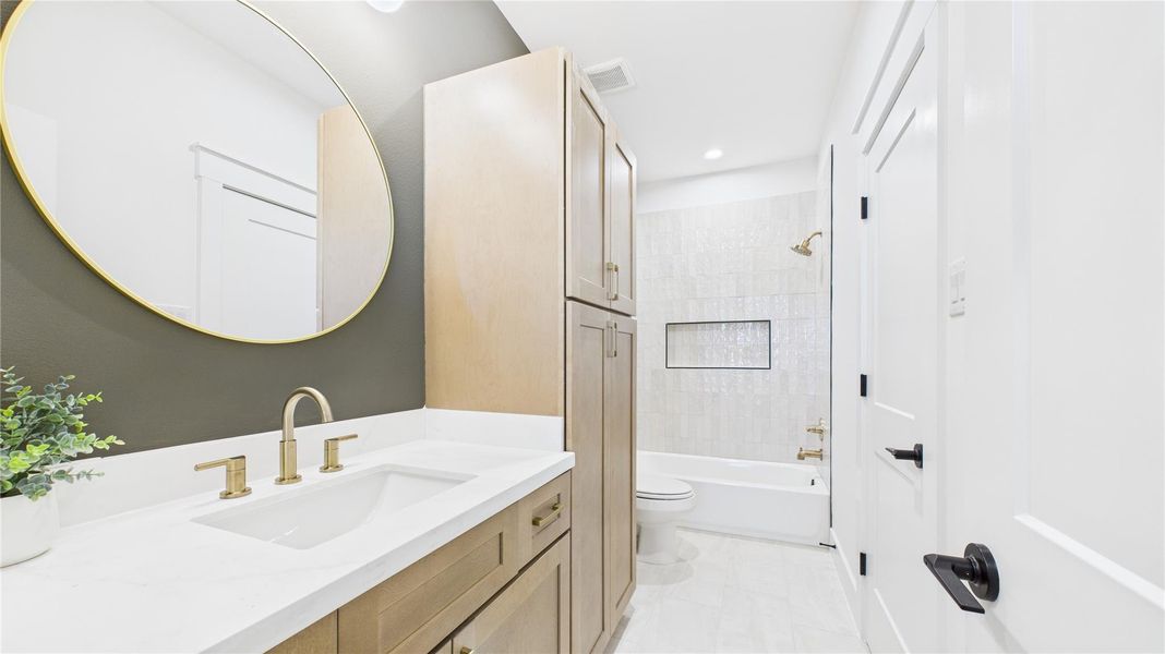 Full En-suite Bathroom 2