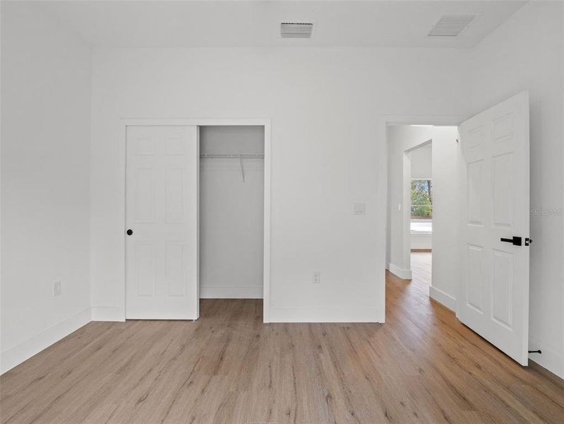 Spacious, unfurnished interior of a new home in , Ocklawaha (Image 31).