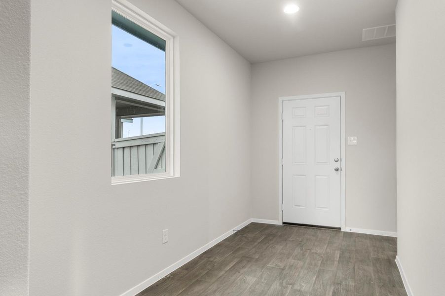 Spacious, unfurnished interior of a new home in Casetta Ranch, Kyle (Image 21).