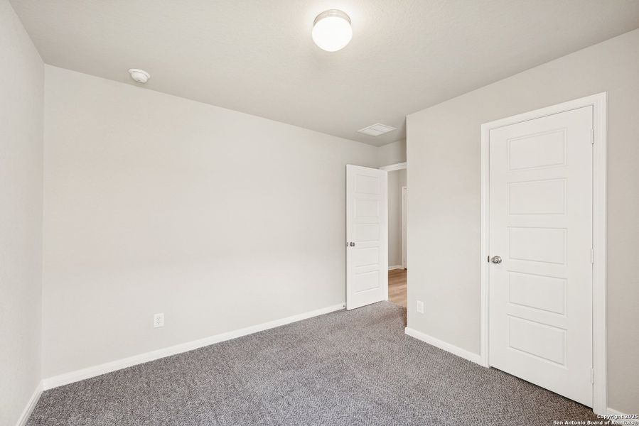 Spacious, unfurnished interior of a new home in Greenspoint Heights, Seguin (Image 38).