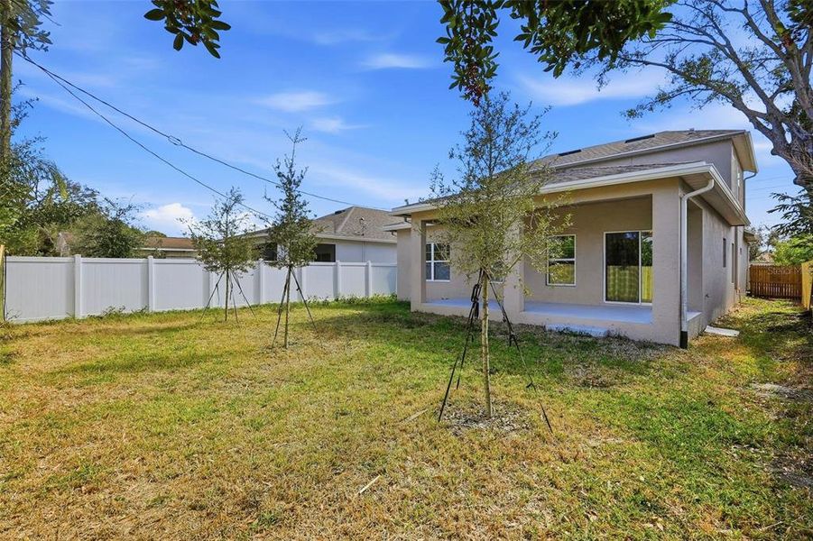 Exterior details and patio area of a home in , St. Petersburg (Image 4).