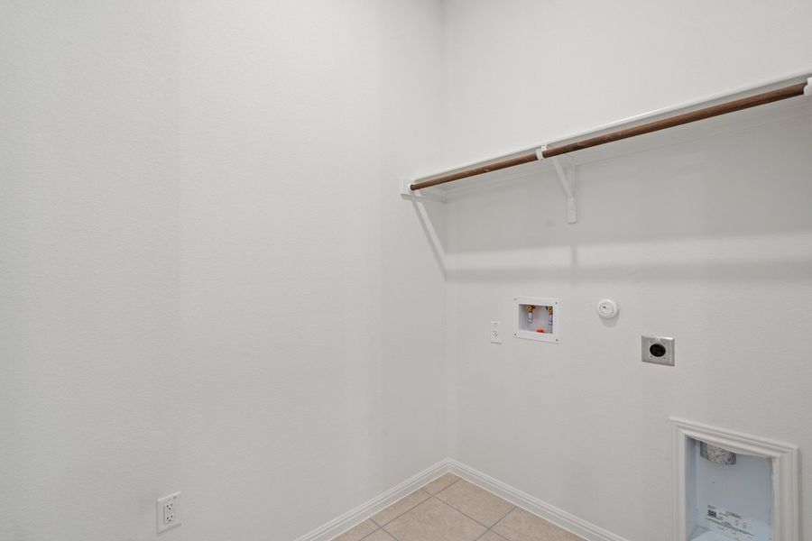 Spacious, unfurnished interior of a new home in Foxfield, Austin (Image 11).