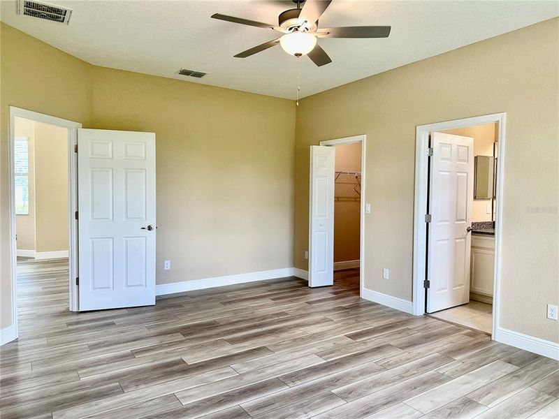 Spacious, unfurnished interior of a new home in , Weeki Wachee (Image 59).