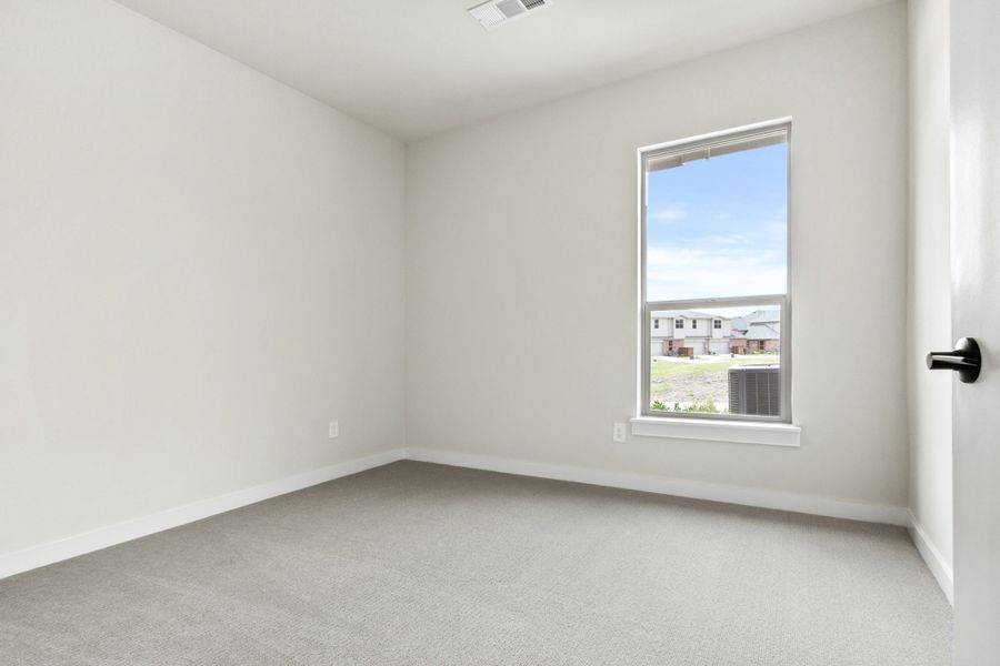 Spacious, unfurnished interior of a new home in Cottonwood Creek, Rowlett (Image 37).