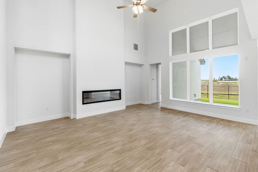 Spacious, unfurnished interior of a new home in The Colony, Bastrop (Image 19).