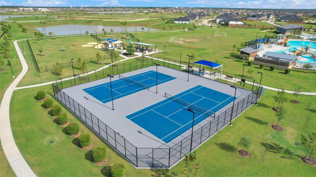 Community amenities in Sunterra, Katy (Image 12).