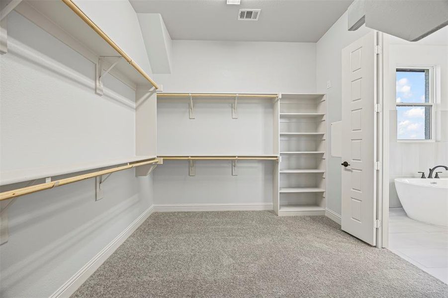 Spacious, unfurnished interior of a new home in Tuscan Estates (1 Acre Lots), Waxahachie (Image 17). Spacious, unfurnished interior of a new home in Tuscan Estates (1 Acre Lots), Waxahachie (Image 17).