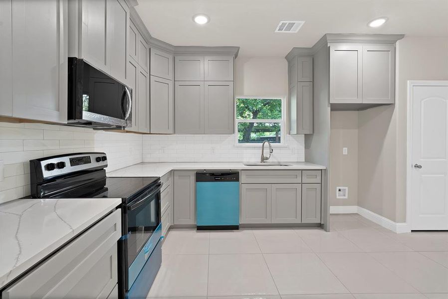 Furnished interior view inside a new home in , Cleburne (Image 8).