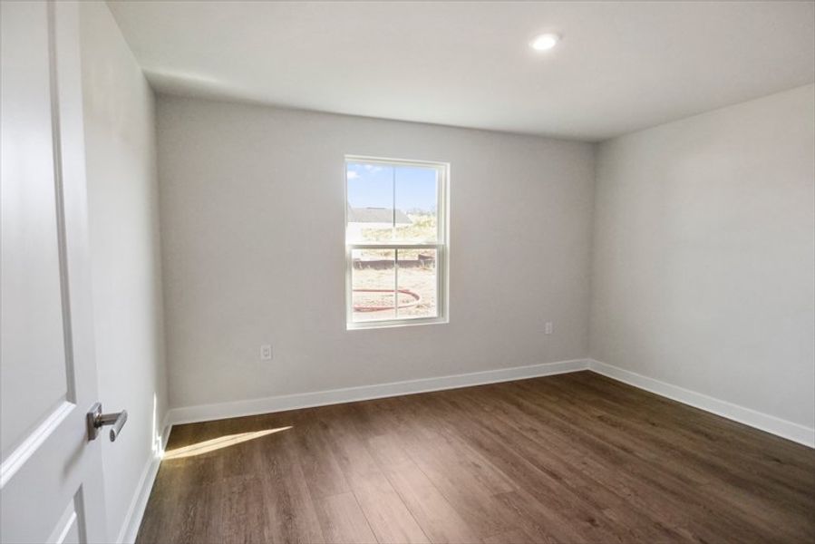 Spacious, unfurnished interior of a new home in Garrison Farms, Seneca (Image 13).