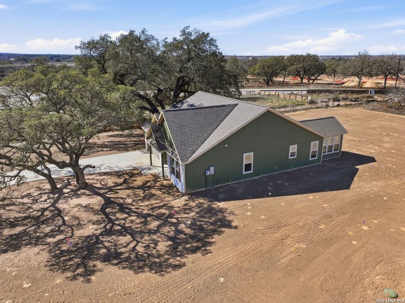 Exterior details and patio area of a home in Lonesome Dove, San Antonio (Image 26).