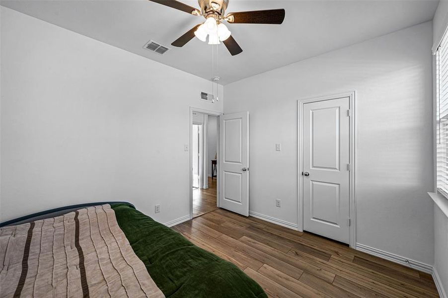 Spacious, unfurnished interior of a new home in Azle Grove, Azle (Image 22).