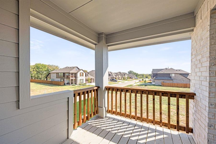 Exterior details and patio area of a home in Hampton Park, Glenn Heights (Image 4).