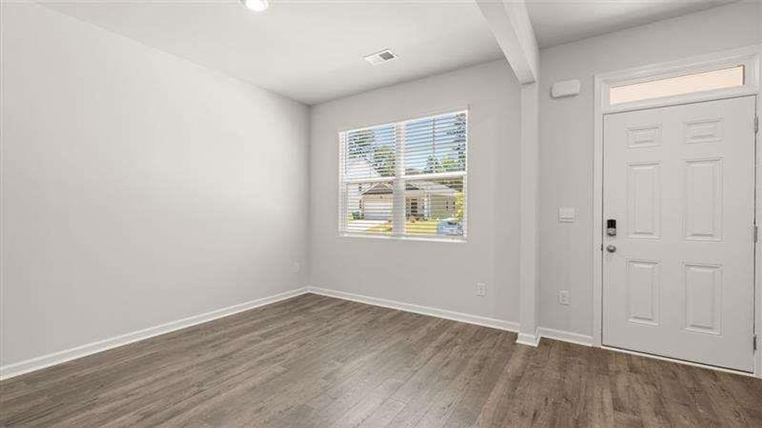Spacious, unfurnished interior of a new home in Sherwood Manor, College Park (Image 13).
