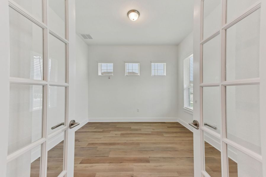 Spacious, unfurnished interior of a new home in Easton Park, Austin (Image 15).