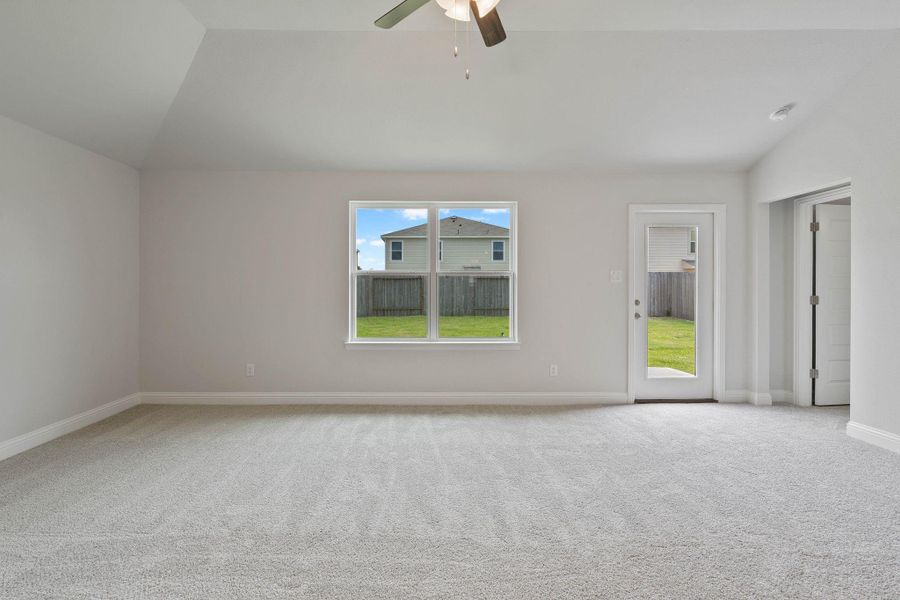 Spacious, unfurnished interior of a new home in Grand Oaks Reserve, Cleveland (Image 15).