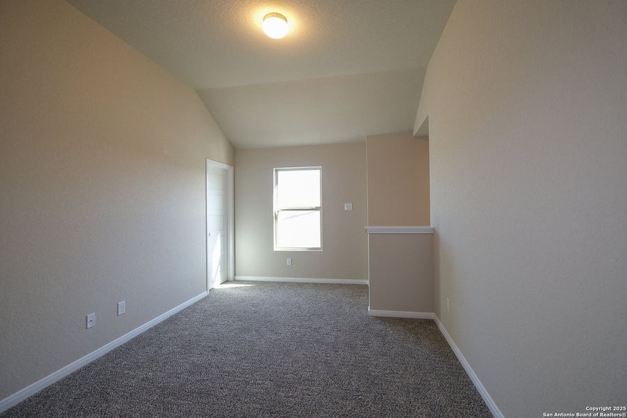 Spacious, unfurnished interior of a new home in Winding Brook, San Antonio (Image 11).
