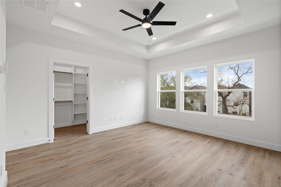 Spacious, unfurnished interior of a new home in , Houston (Image 42).