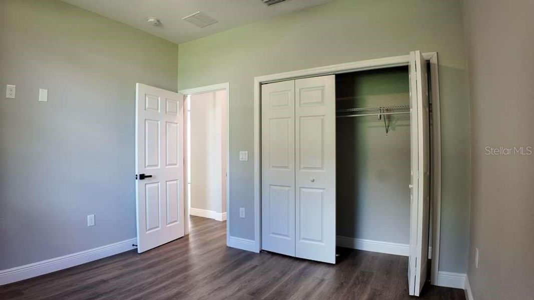 Spacious, unfurnished interior of a new home in , Sebring (Image 7).