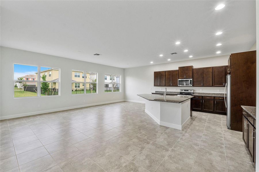 Spacious, unfurnished interior of a new home in , Loxahatchee (Image 43).