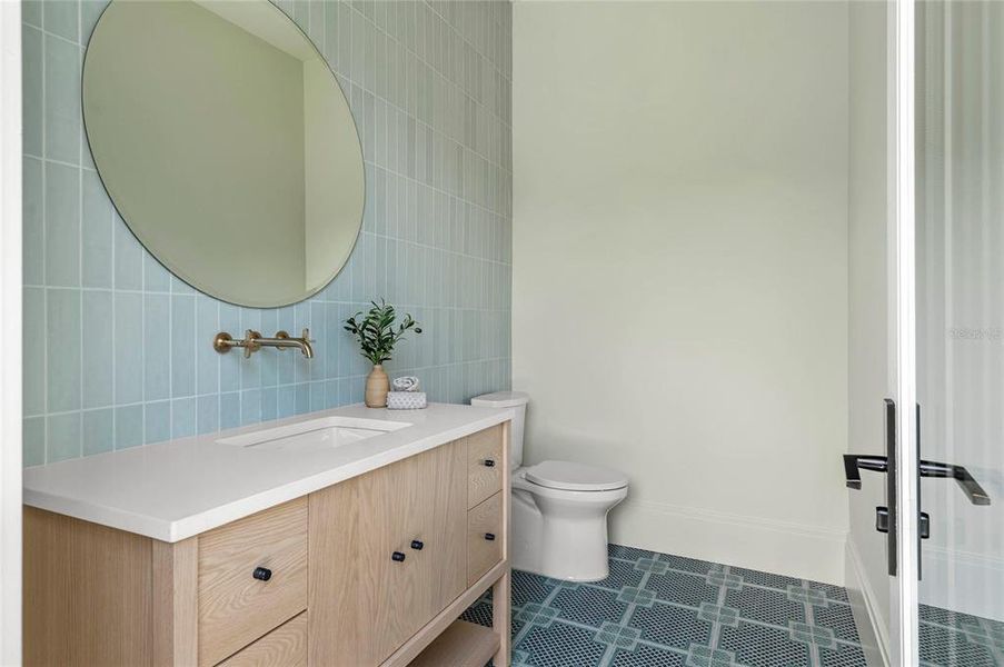 Furnished interior view inside a new home in , Orlando (Image 37).