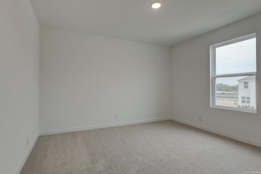 Spacious, unfurnished interior of a new home in Nopal Valley, San Antonio (Image 21).