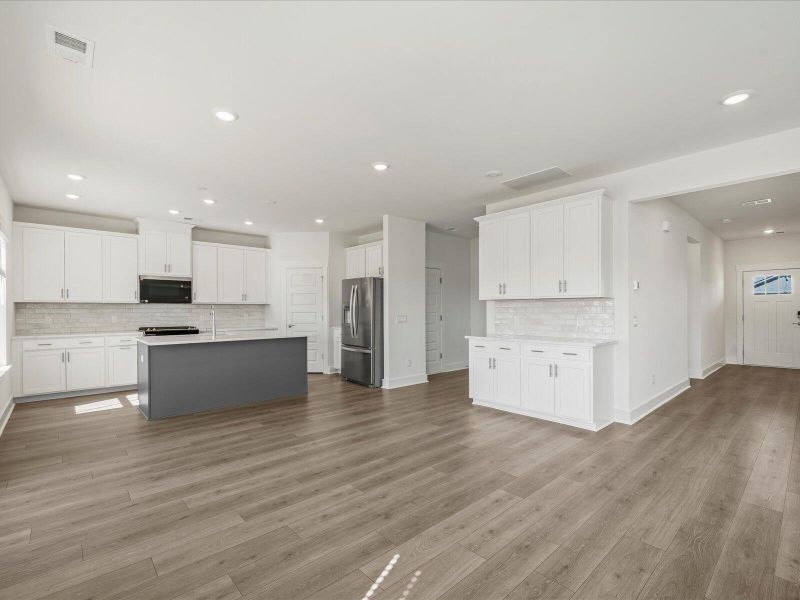 Spacious, unfurnished interior of a new home in The Coves at Lakes of Cane Bay II, Summerville (Image 22).