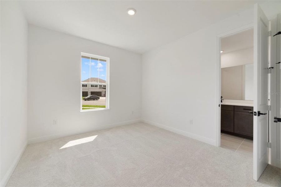 Spacious, unfurnished interior of a new home in Acuera Estates, Apopka (Image 20).