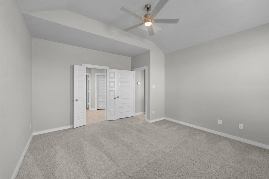 Spacious, unfurnished interior of a new home in Sunterra Lakes, Brookshire (Image 17).