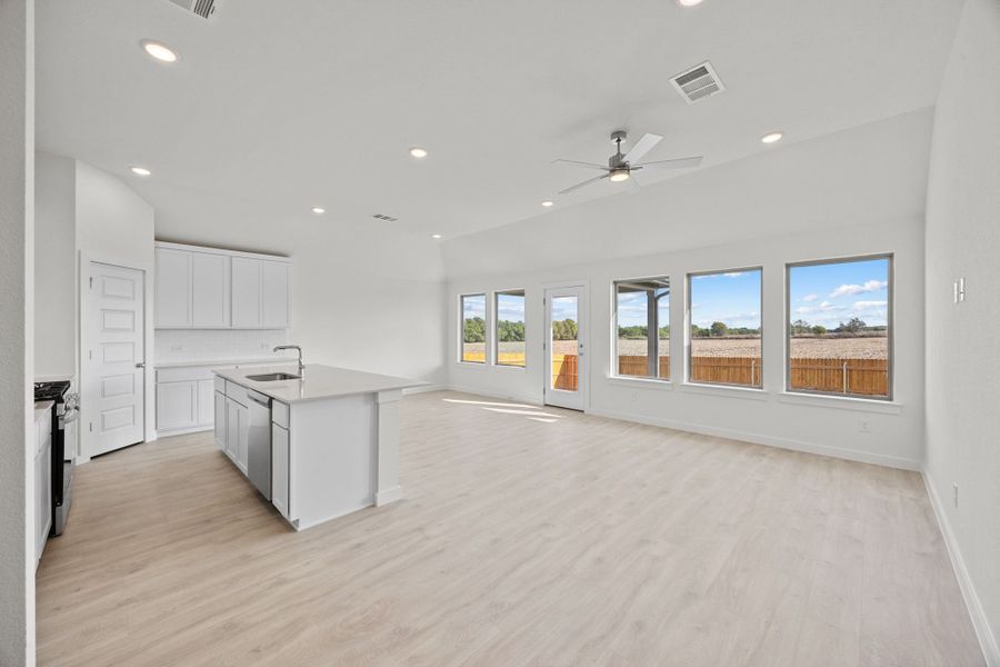 Spacious, unfurnished interior of a new home in Prairie Winds, Hutto (Image 14).