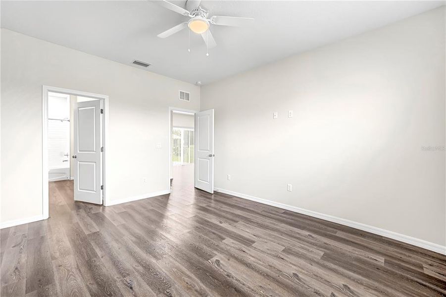 Spacious, unfurnished interior of a new home in , Weeki Wachee (Image 34).