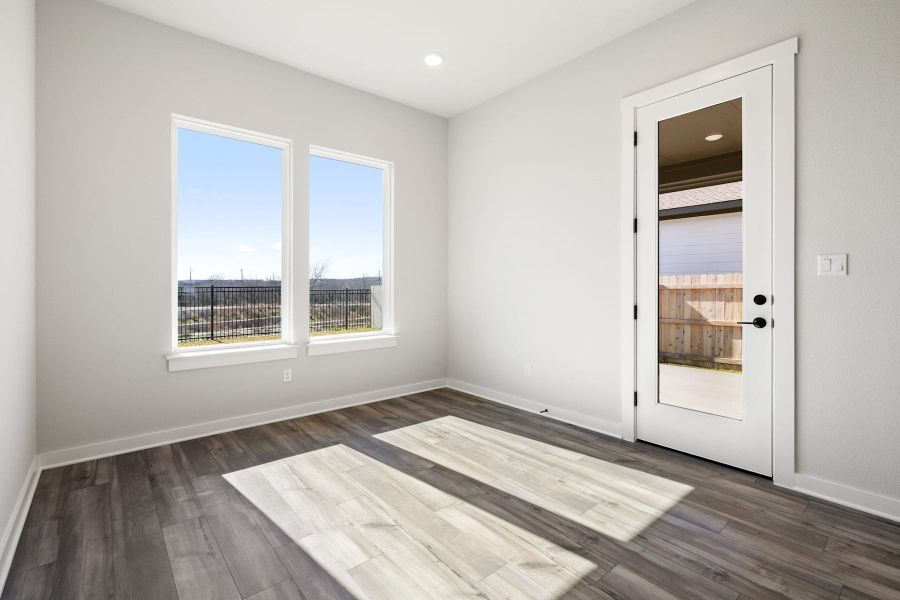Spacious, unfurnished interior of a new home in Lagos Reserve, Manor (Image 33).