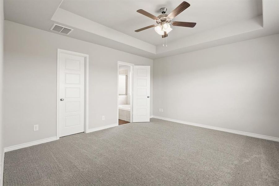 Spacious, unfurnished interior of a new home in Rocky Creek Crossing, Fort Worth (Image 8). Spacious, unfurnished interior of a new home in Rocky Creek Crossing, Fort Worth (Image 8).