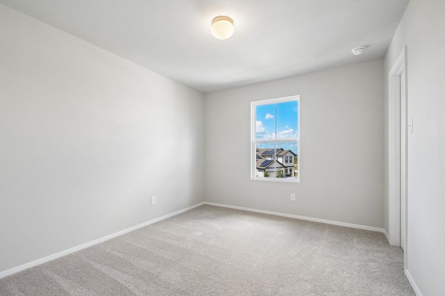 Spacious, unfurnished interior of a new home in Cloverleaf, Austin (Image 24).