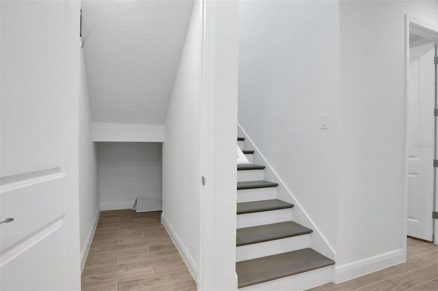 Spacious, unfurnished interior of a new home in Bungalow Walk at Lakewood Ranch, Sarasota (Image 17).