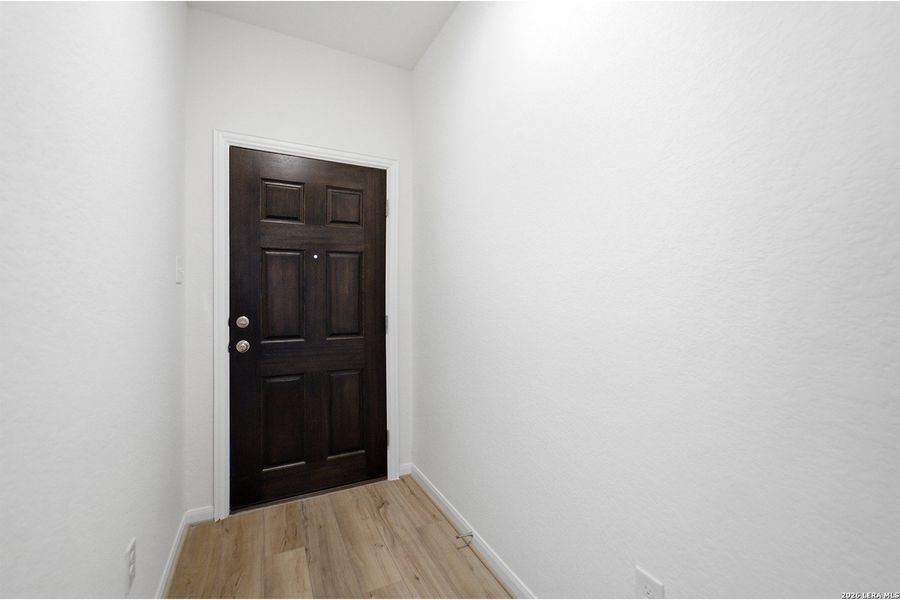 Spacious, unfurnished interior of a new home in Cloud Country, New Braunfels (Image 18).