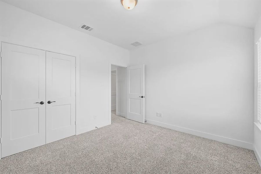 Representative unfurnished interior of a home built from the Madison by Chesmar Homes in Grange, Katy (Image 31).