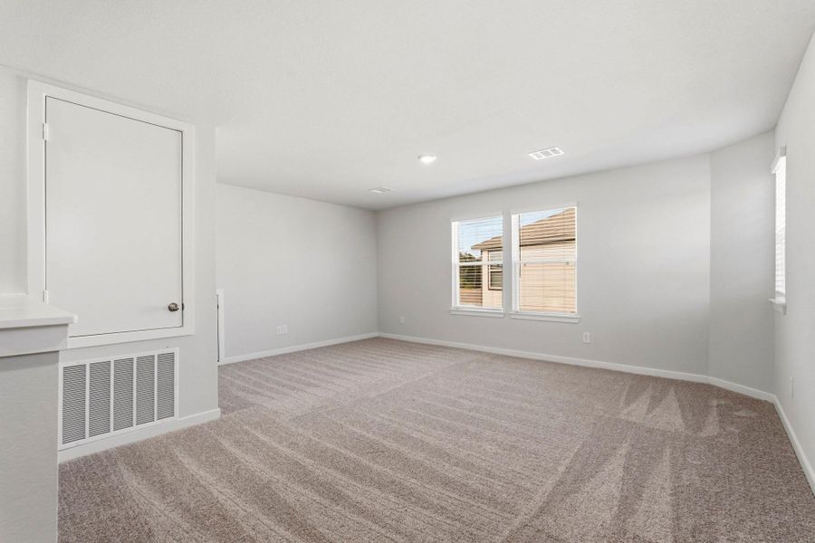 Spacious, unfurnished interior of a new home in Sanford Farms, Waller (Image 15).