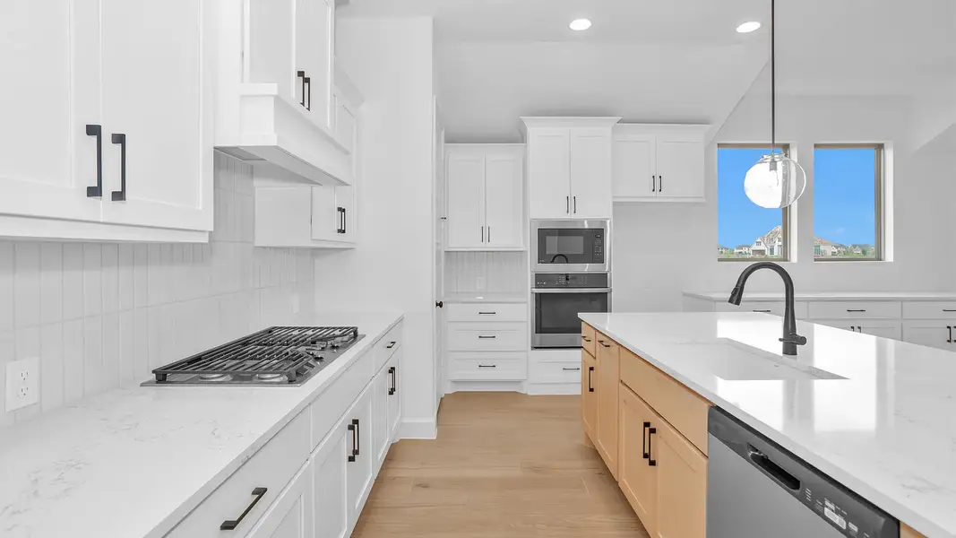 Furnished interior view inside a new home in Valencia, Manvel (Image 8).