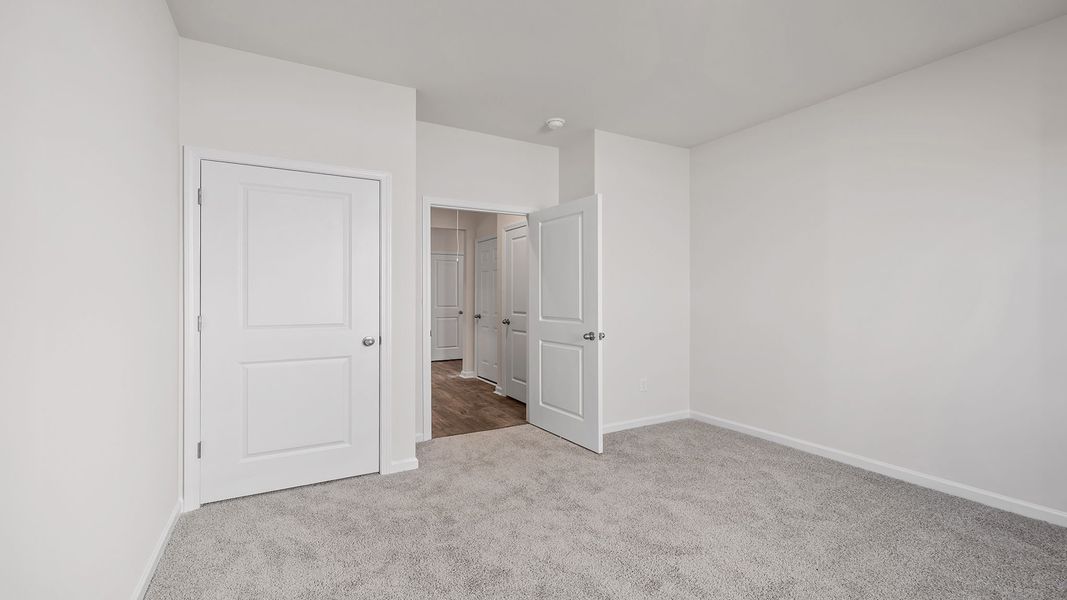 Spacious, unfurnished interior of a new home in Foxbank, Gray Court (Image 21).