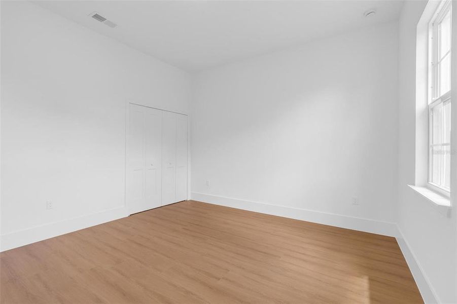 Spacious, unfurnished interior of a new home in , Ocala (Image 31).