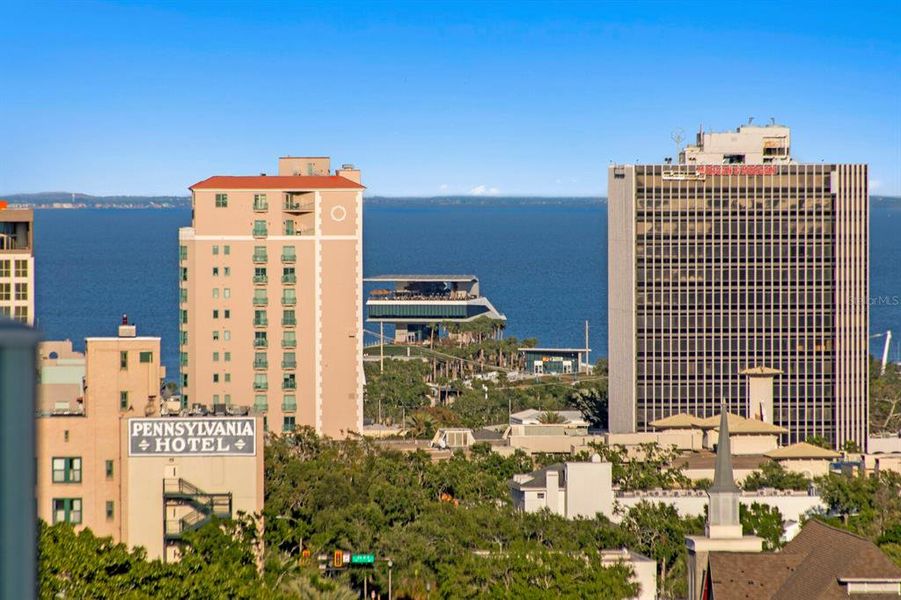 Condo located in St. Petersburg, FL showcasing its design and architecture (Image 23).