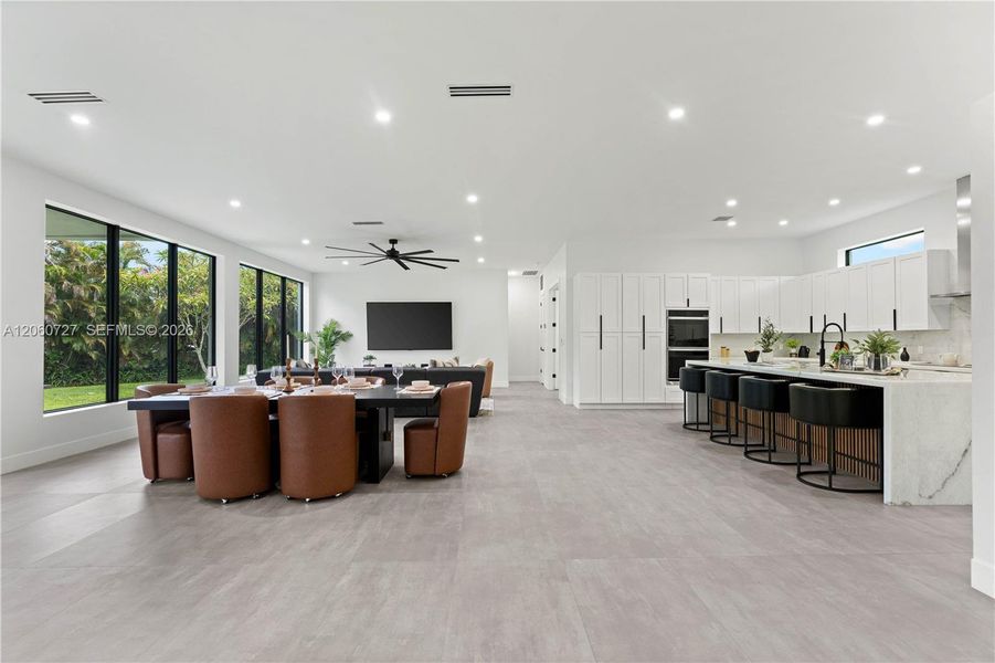 Furnished interior view inside a new home in , Plantation (Image 35).