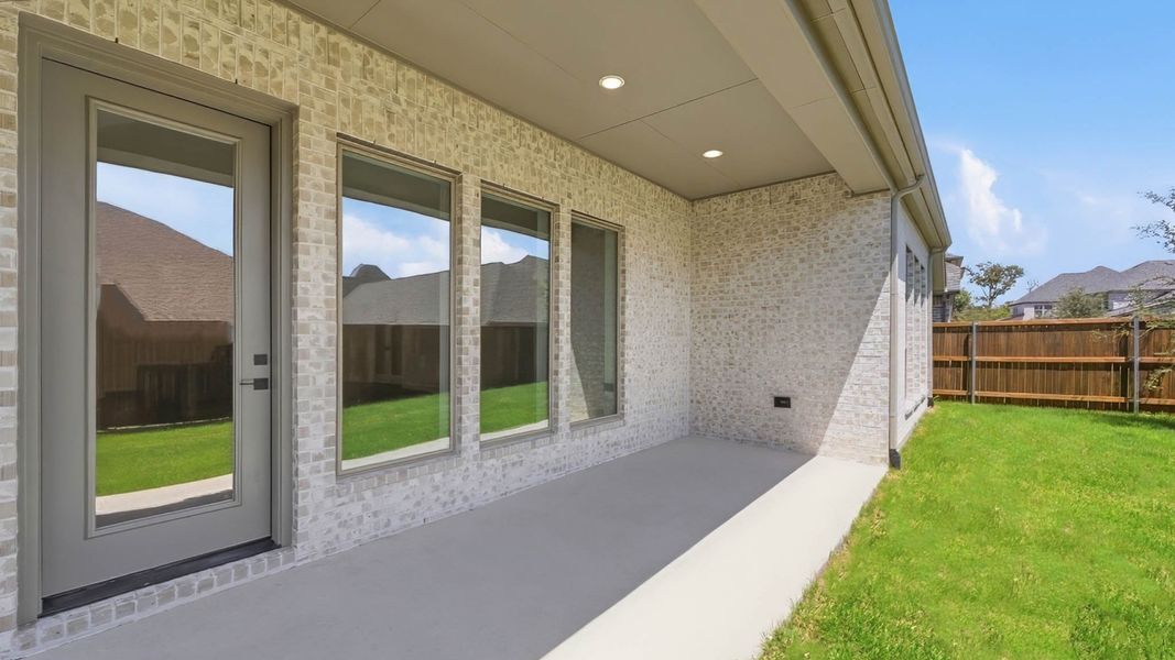 Exterior details and patio area of a home in Eliana, McKinney (Image 4).