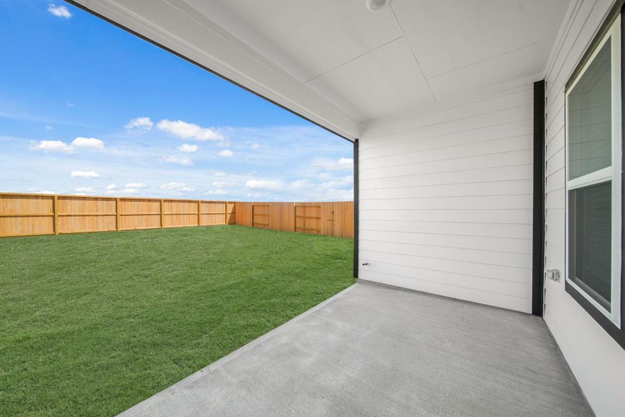 Exterior details and patio area of a home in Sunterra Lakes, Brookshire (Image 4).