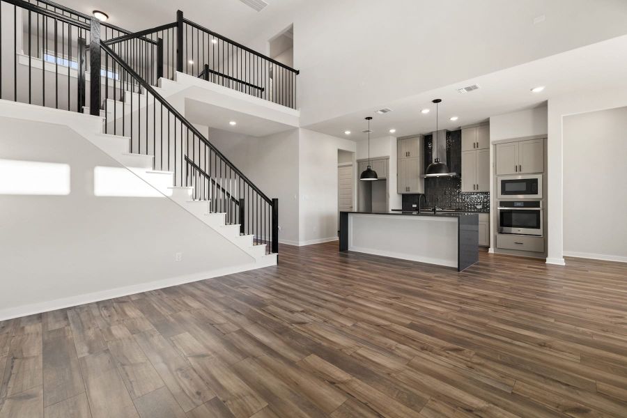 Spacious, unfurnished interior of a new home in Lagos Reserve, Manor (Image 35).