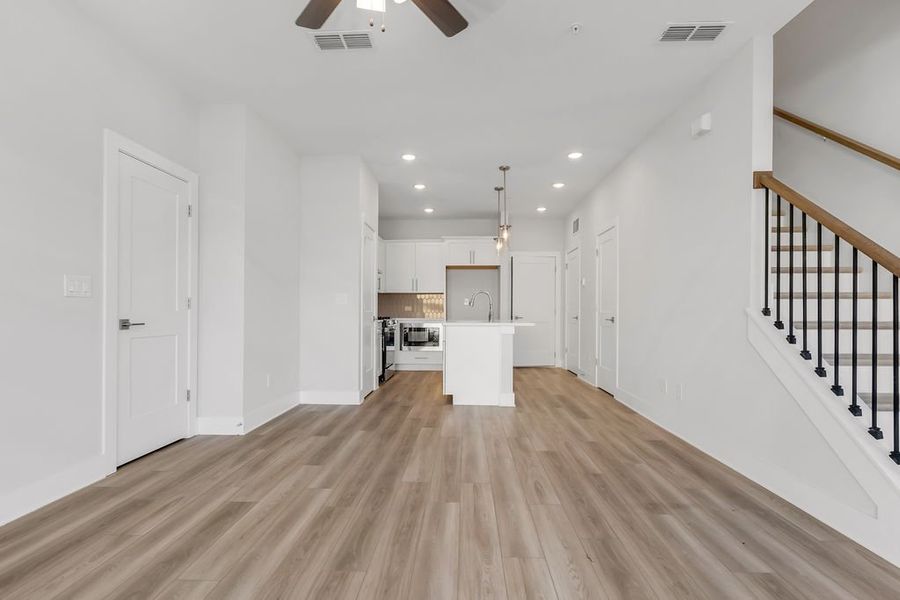 Spacious, unfurnished interior of a new home in Echo Park, Suwanee (Image 19).