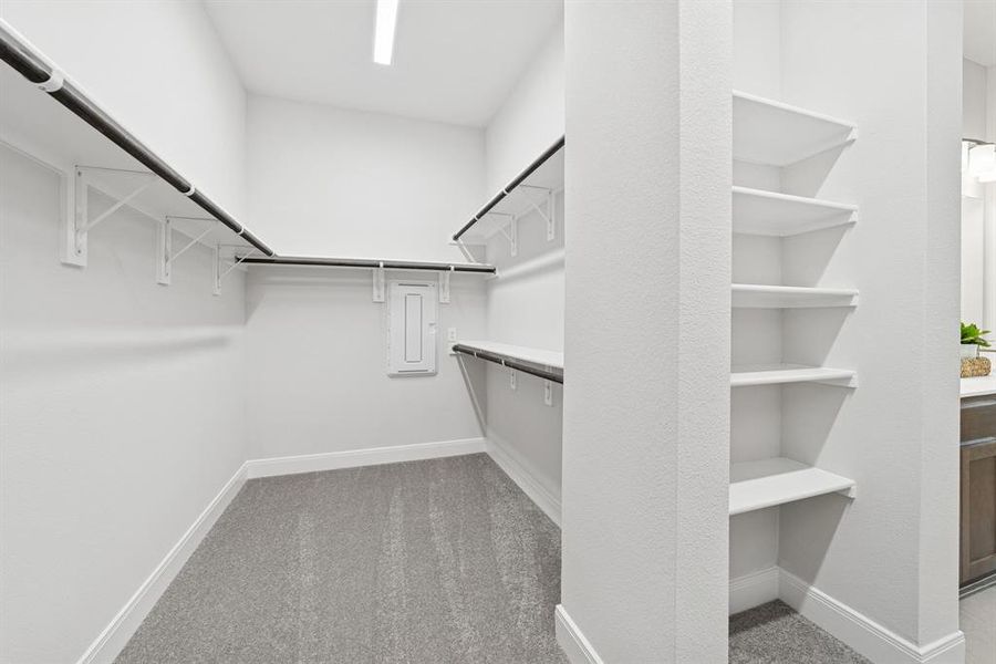 Spacious, unfurnished interior of a new home in Sandbrock Ranch, Aubrey (Image 24). Spacious, unfurnished interior of a new home in Sandbrock Ranch, Aubrey (Image 24).