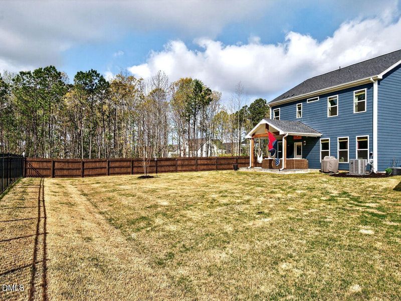 036-1280x960-backyard