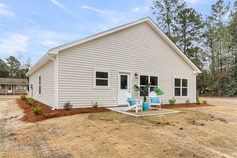 Exterior details and patio area of a home in , Moncks Corner (Image 26).