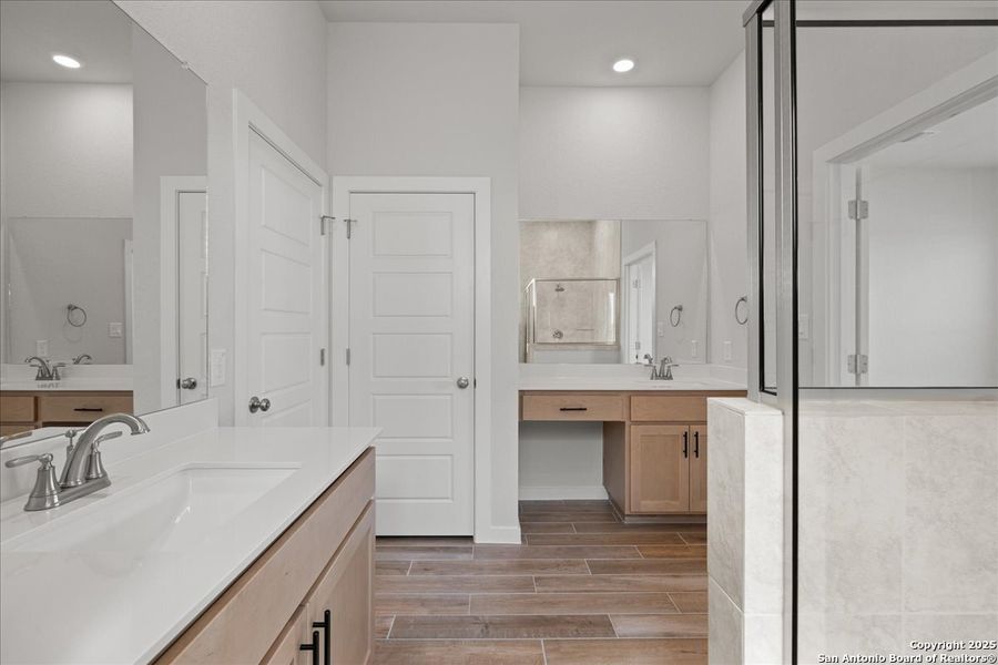 Furnished interior view inside a new home in Meyer Ranch, New Braunfels (Image 9).